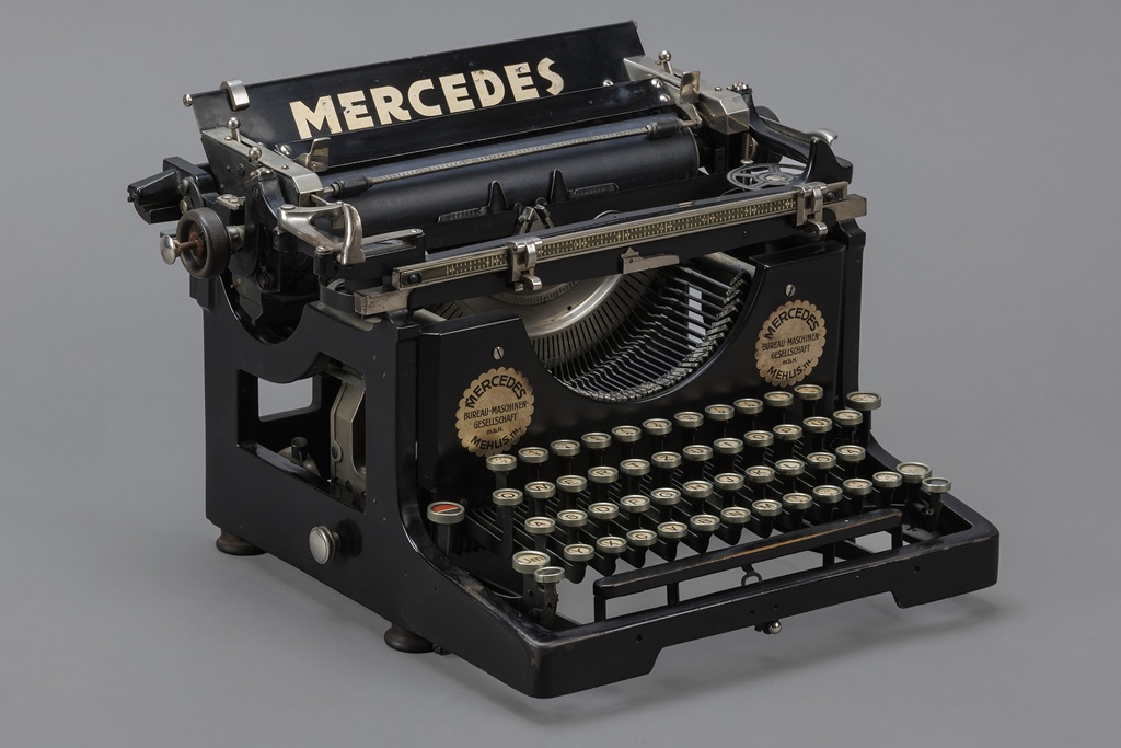 2 628 SCHREIBMASCHINE KURT EISNER 01 klein