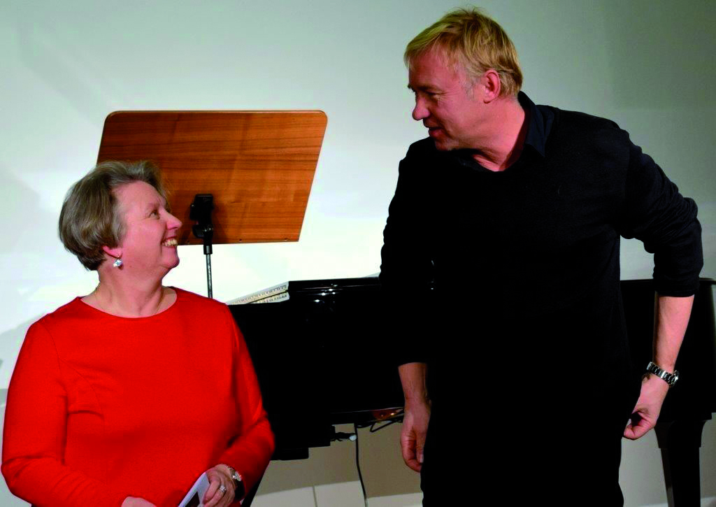 Theaterfreunde-Chefin Ursula Michalke mit Theater-Chef Jens Neundorf von Enzberg.