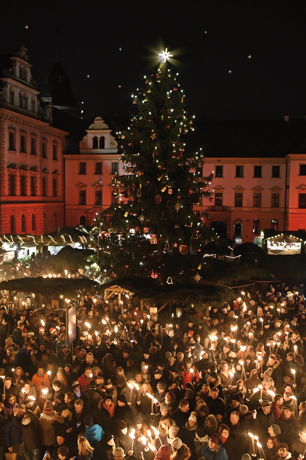 Traumhaft schön: Der „Romantische Weihnachtsmarkt auf Schloss Thurn und Taxis“.