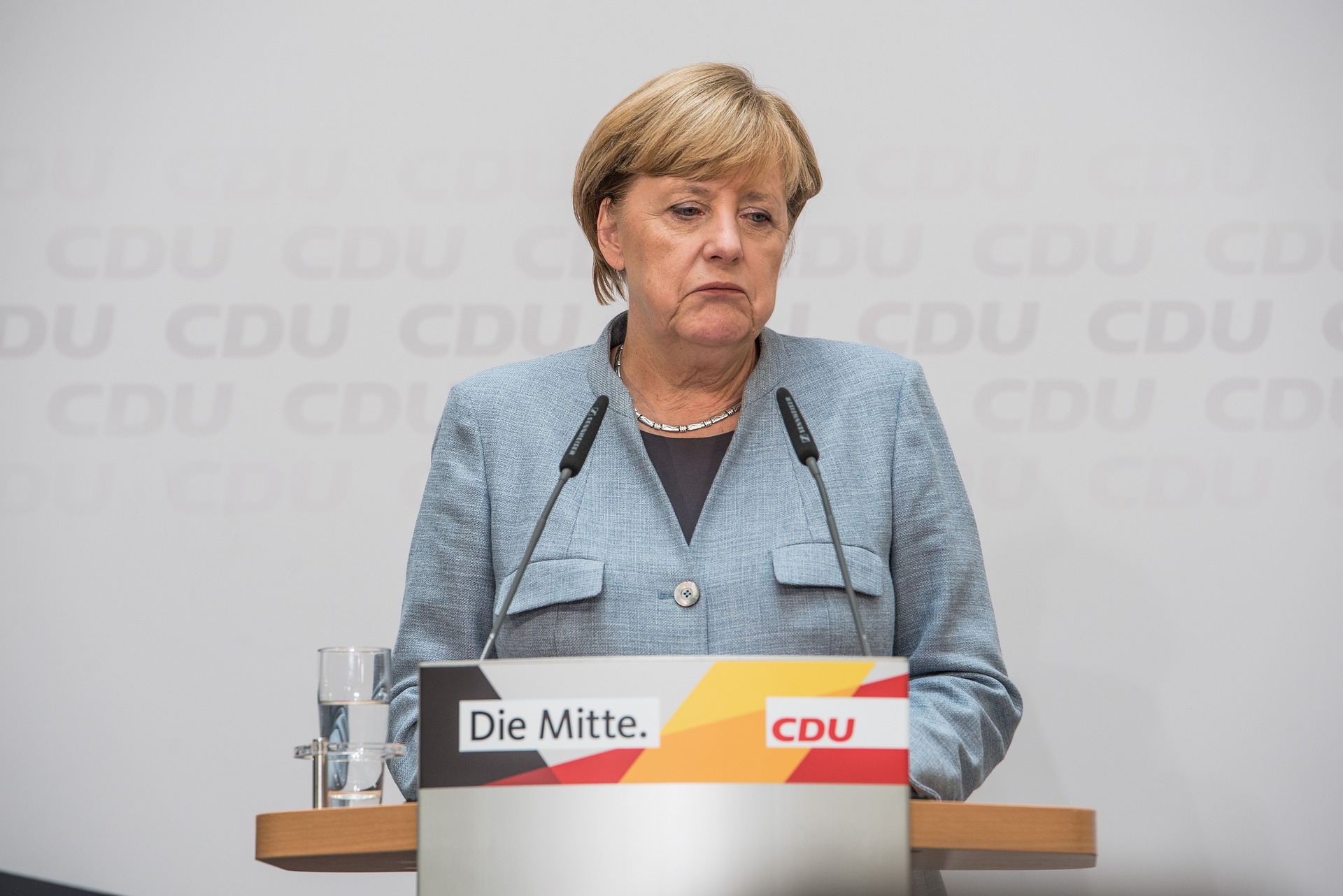 Verzockt: Orden für Merkel ...