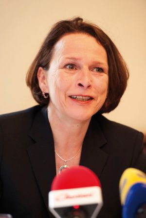 Oberbürgermeisterin Gertrud Maltz-Schwarzfischer, ...
