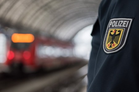 Aus bayerischen Polizeiberichten | Einreisekontrolle: 13 Fahndungstreffer