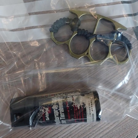 Aus bayerischen Polizeiberichten | Tunesischer Schwarzfahrer f&uuml;hrt Schlagring und Pfefferspray mit sich