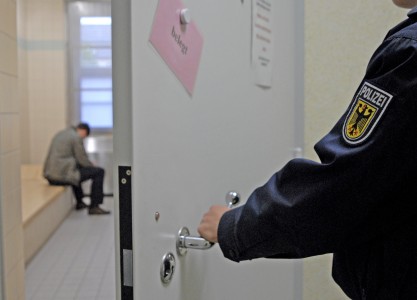 Aus bayerischen Polizeiberichten | Vier Gesuchte bei Grenzkontrollen festgenommen