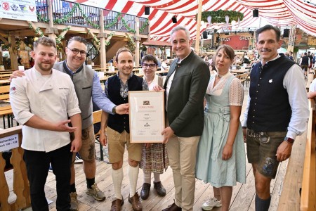 Familienbetrieb Hahn als &bdquo;ausgezeichnetes Festzelt&ldquo; zertifiziert