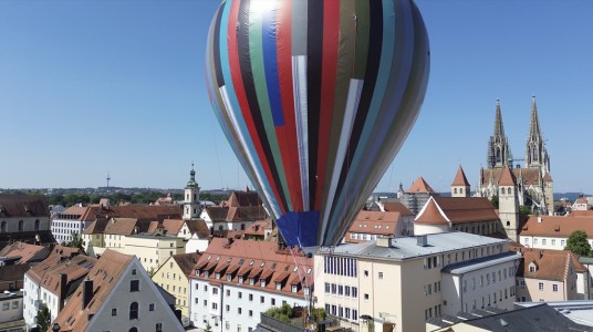 Der Himmel über dem Haus der Bayerischen Geschichte wird bunt