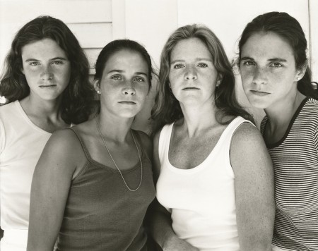 Ankauf der bedeutenden Fotoserie „The Brown Sisters“ für die Pinakothek der Moderne