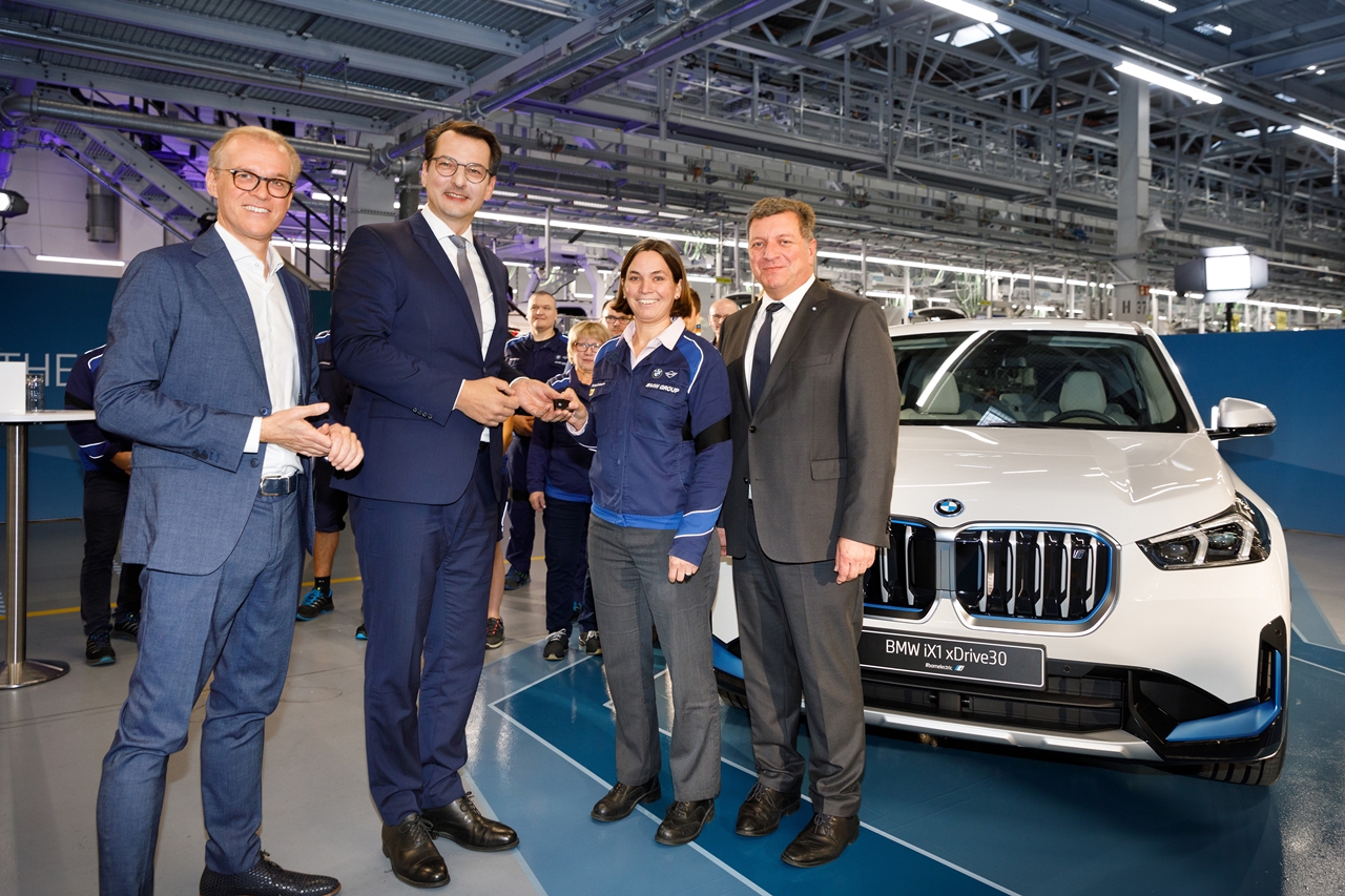 Produktionsstart des BMW iX1* sorgt für Tempo
