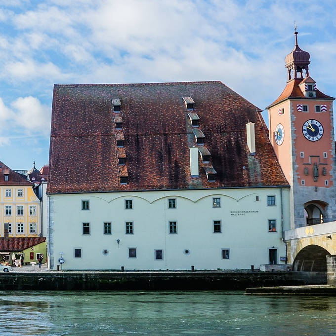 In & Out | Zum Fremdschämen: Die Stadt und ihre „Stillen Örtchen“