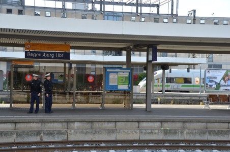 Aus bayerischen Polizeiberichten | Syrischer Schwarzfahrer mit Kokain in der Jacke