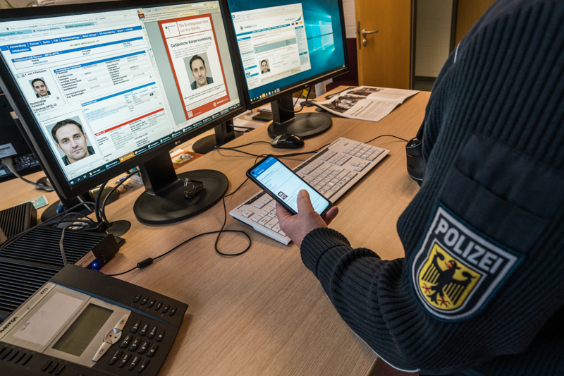 Aus bayerischen Polizeiberichten | Super-Recognizer erkennt gesuchten tunesischen Dieb am Regensburger Bahnhof