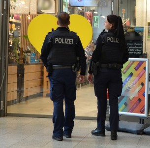 Aus bayerischen Polizeiberichten | Hauptbahnhof Regensburg: Supermarktmitarbeiter am Hals gepackt