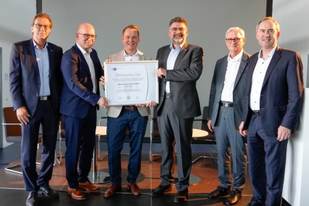 Meldung | Aiwanger lobt mittelst&auml;ndisches Architektur- und Ingenieurb&uuml;ro &bdquo;DELTA Gruppe&ldquo;