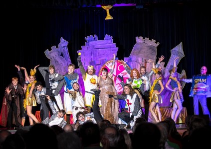 Kultfilm „Ritter der Kokosnuss“ als Musical