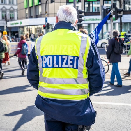 Nachgefragt | Eifrige Polizeipraktikantin denunziert erfahrenen Ermittler